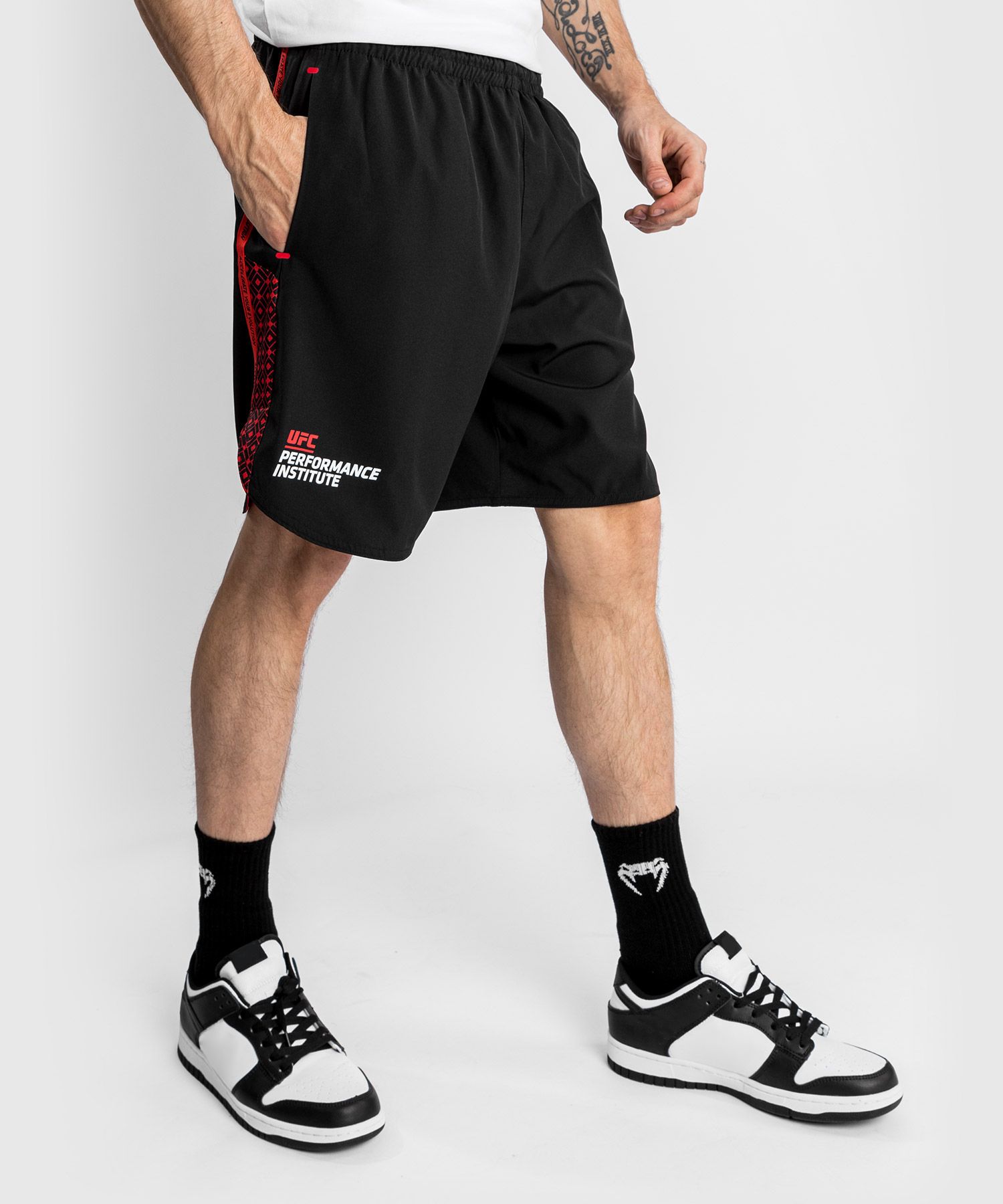 UFC |VENUM Performance Institute 训练短裤 - 黑/红色-