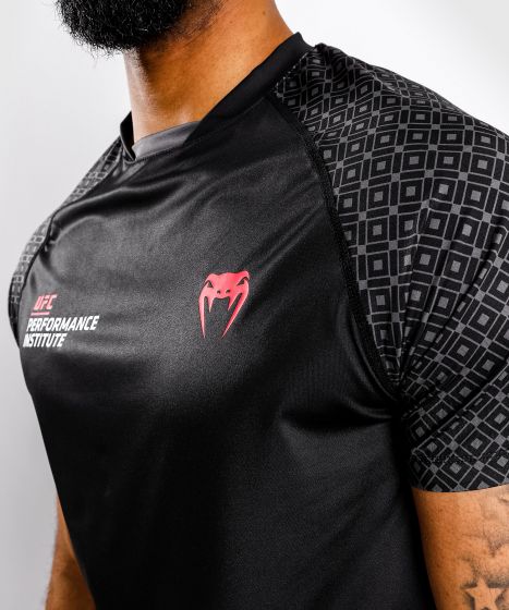 UFC |VENUM Performance Institute 速干T恤 - 黑/红色-
